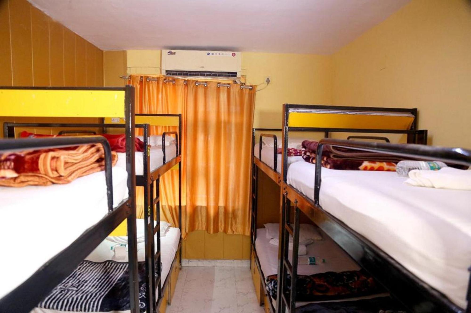 Bunk Hostel Delhi Best Backpacking Accommodation New Delhi Bagian luar foto