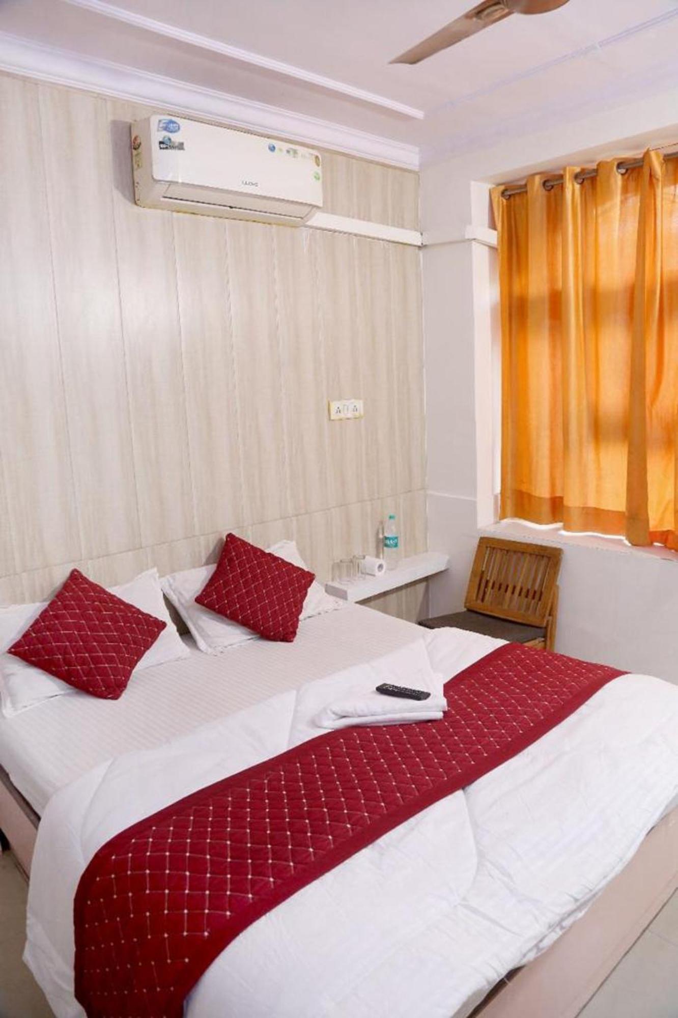 Bunk Hostel Delhi Best Backpacking Accommodation New Delhi Bagian luar foto
