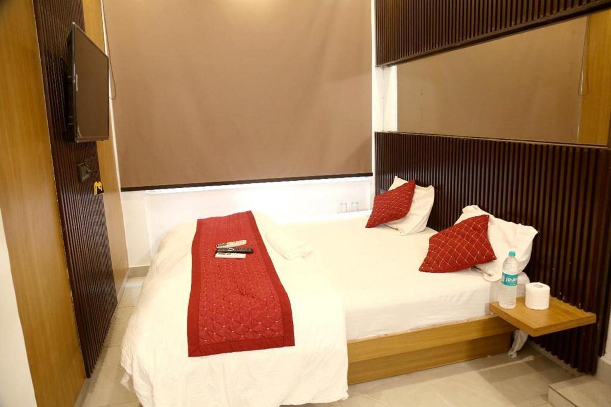 Bunk Hostel Delhi Best Backpacking Accommodation New Delhi Bagian luar foto
