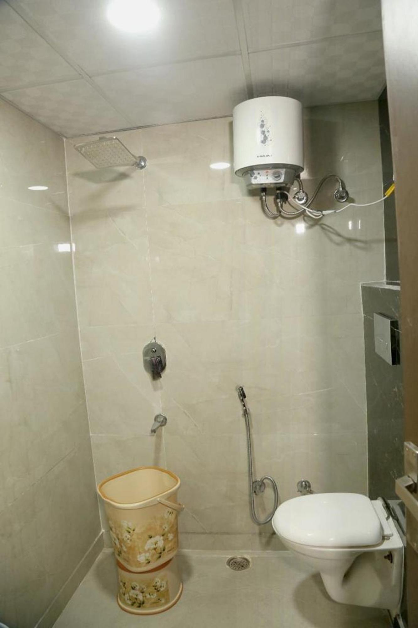Bunk Hostel Delhi Best Backpacking Accommodation New Delhi Bagian luar foto