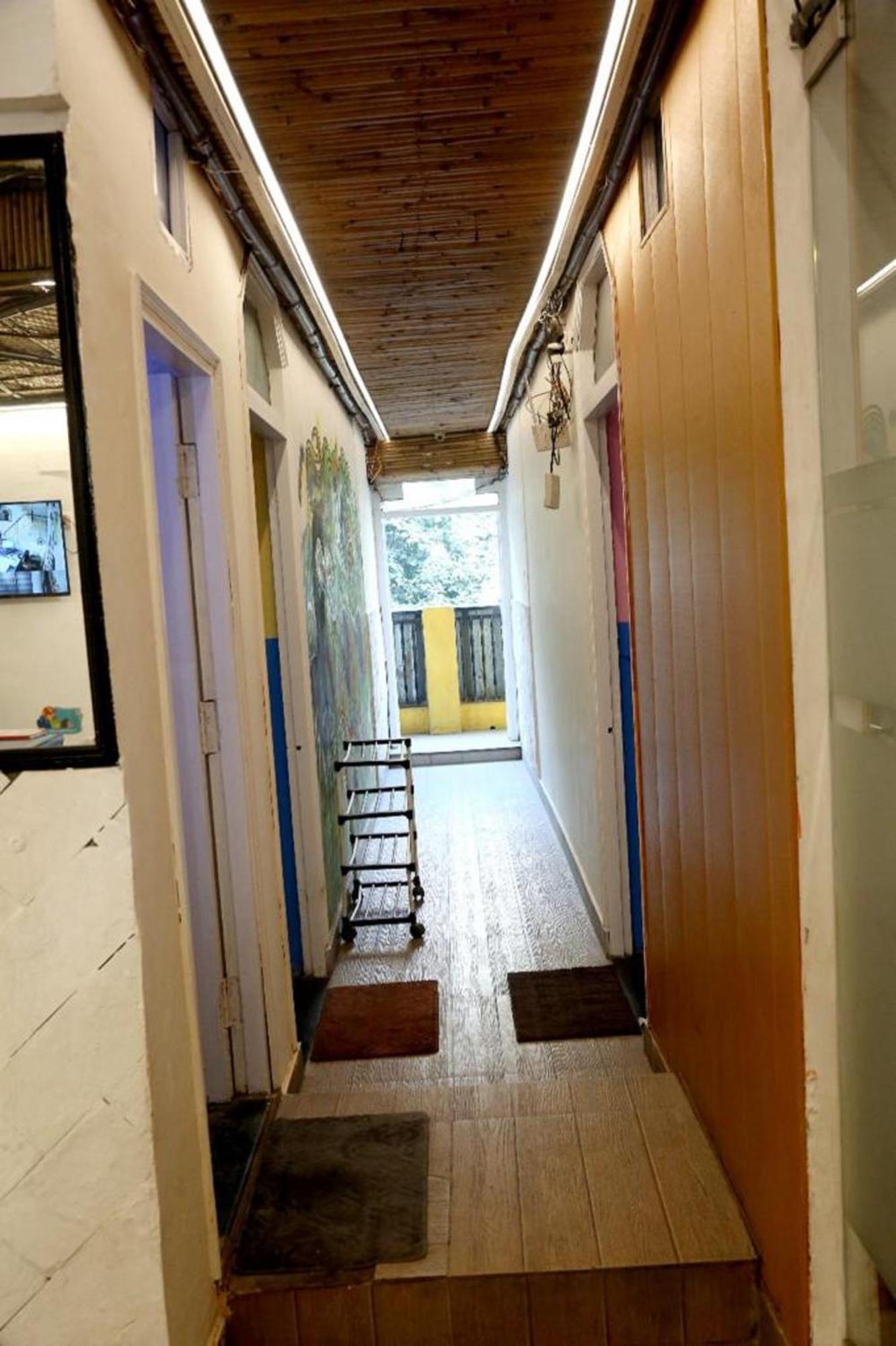Bunk Hostel Delhi Best Backpacking Accommodation New Delhi Bagian luar foto