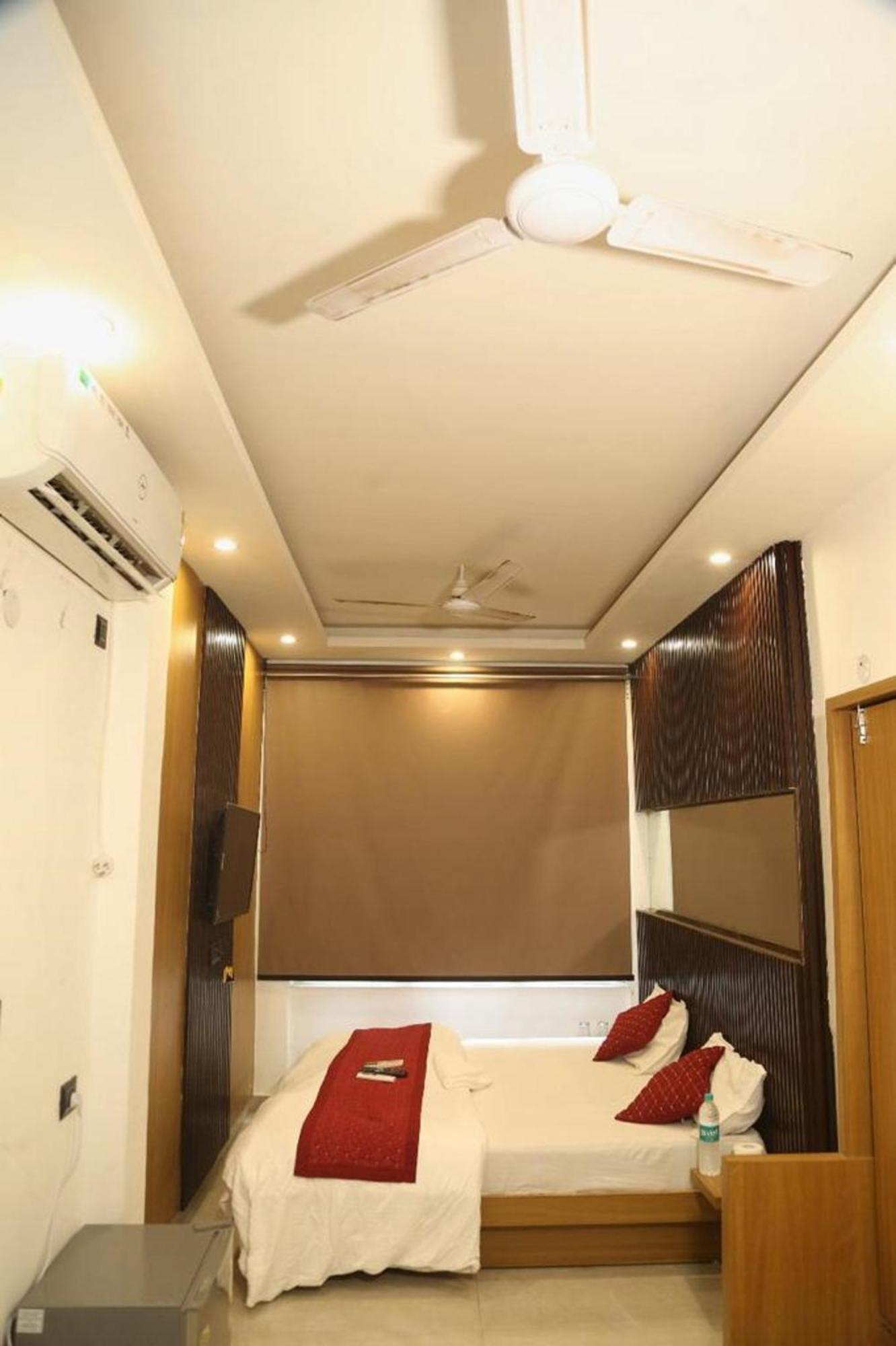 Bunk Hostel Delhi Best Backpacking Accommodation New Delhi Bagian luar foto