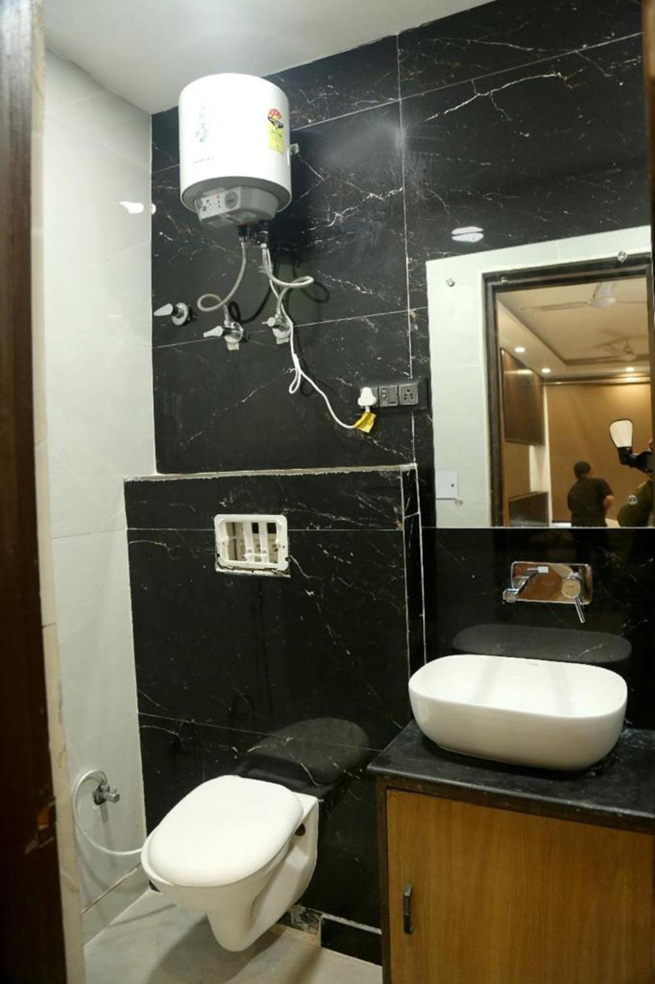 Bunk Hostel Delhi Best Backpacking Accommodation New Delhi Bagian luar foto