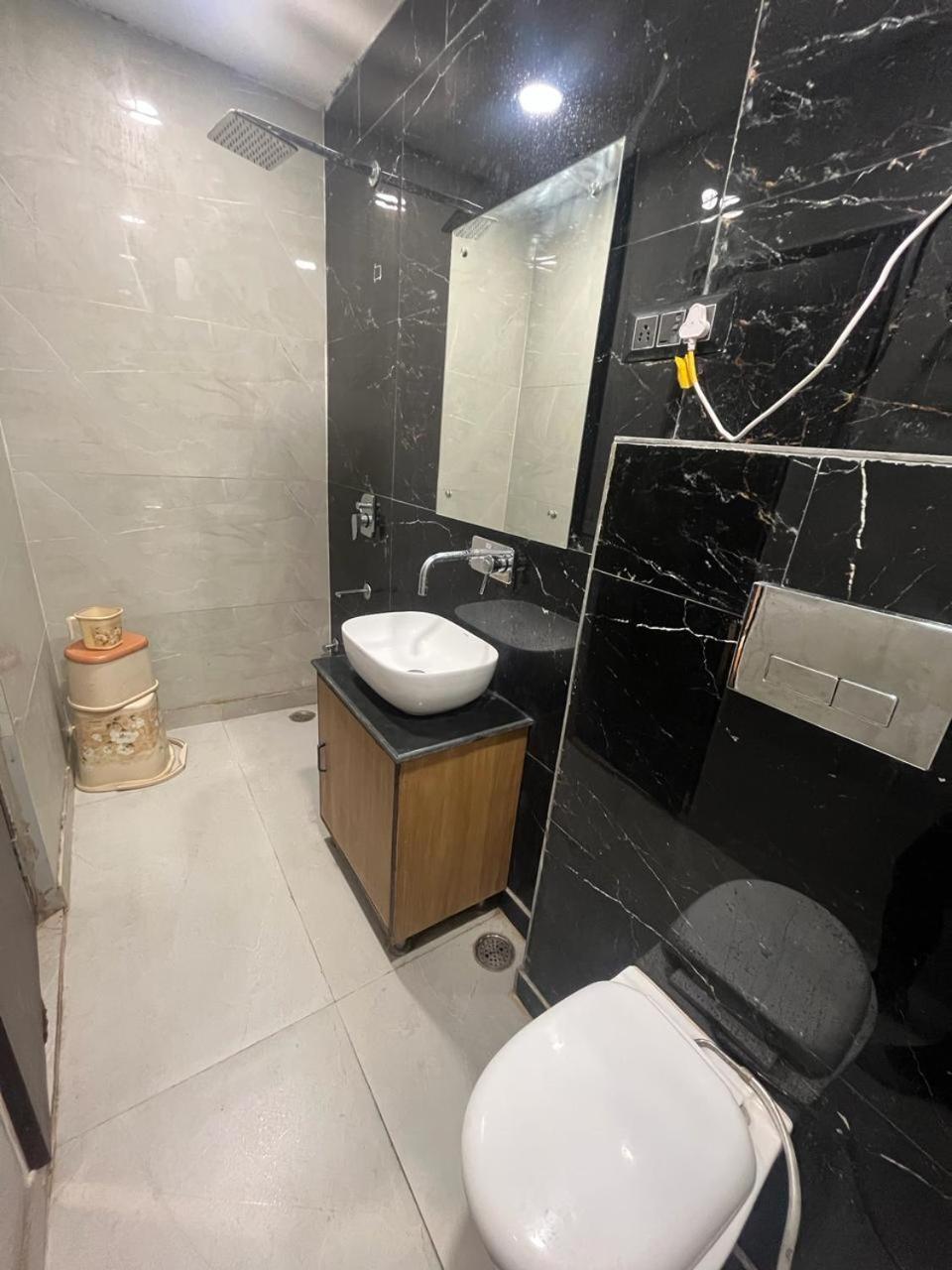 Bunk Hostel Delhi Best Backpacking Accommodation New Delhi Bagian luar foto