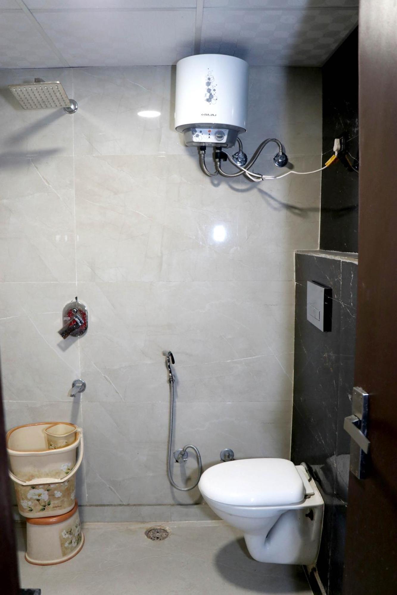 Bunk Hostel Delhi Best Backpacking Accommodation New Delhi Bagian luar foto