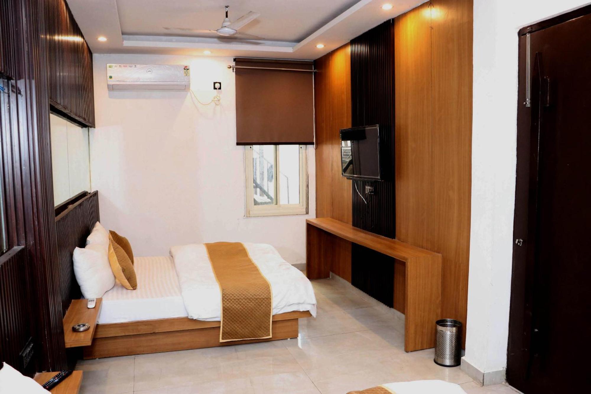 Bunk Hostel Delhi Best Backpacking Accommodation New Delhi Bagian luar foto