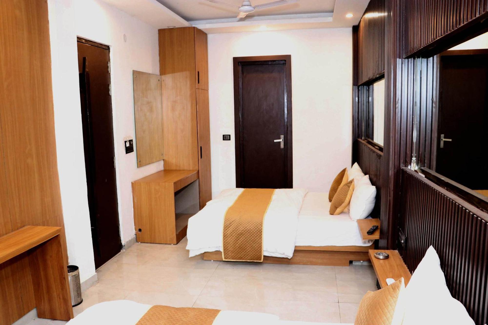 Bunk Hostel Delhi Best Backpacking Accommodation New Delhi Bagian luar foto